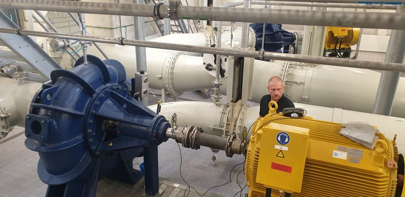 Pompinstallatie bij een klant, waar Hydrotec advies en onderhoud levert